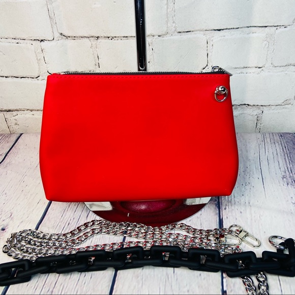 YSL crossbody pouch shoulder bag from the beauty line comes with 2 style chains - Picture 5 of 11